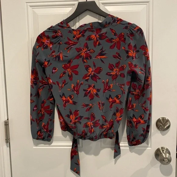 Madewell Women’s Size XS Silk Tie Neck Wrap Top in Winter Orchid Multi Green - Picture 5 of 6